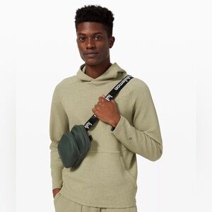 NWT Lululemon The Rest Is Written Crossbody Bag 2L Smoked Spruce Black